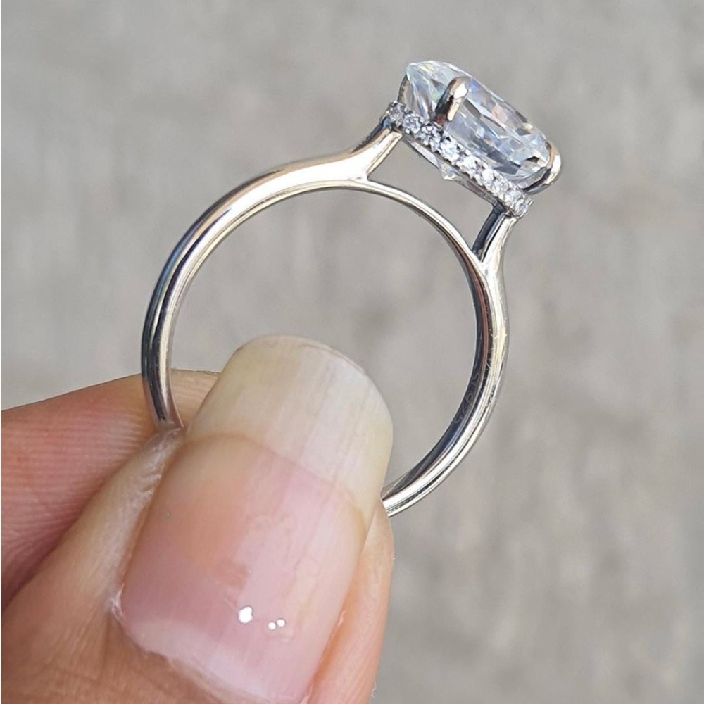 Elegant East West 3CT Oval Diamond Moissanite Hidden Halo Engagement Ring Rz 7